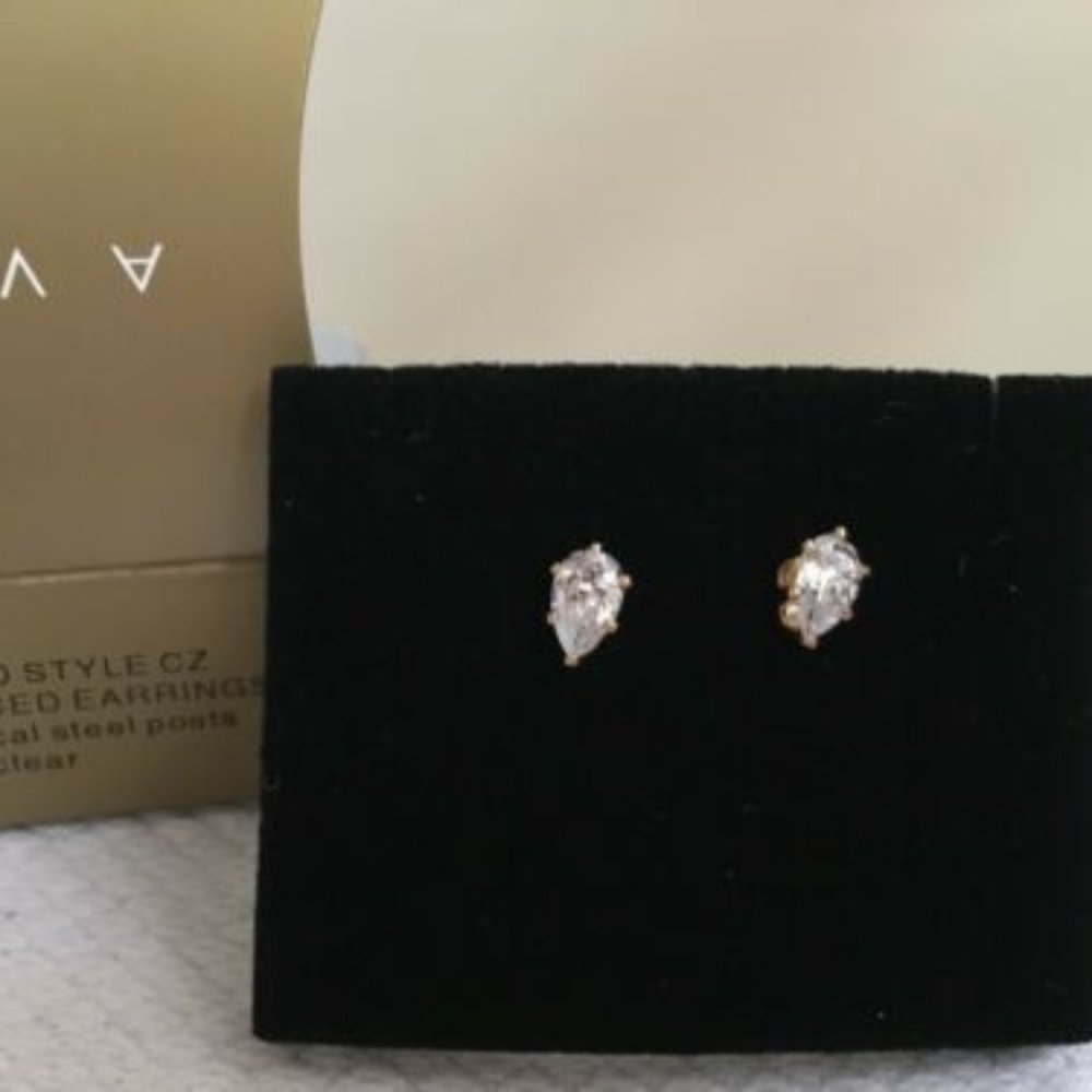 Cubic Zirconium pear-shaped earrings